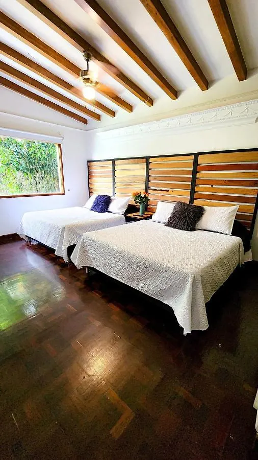 Luxury Villa In Provenza 메딜린 펜션