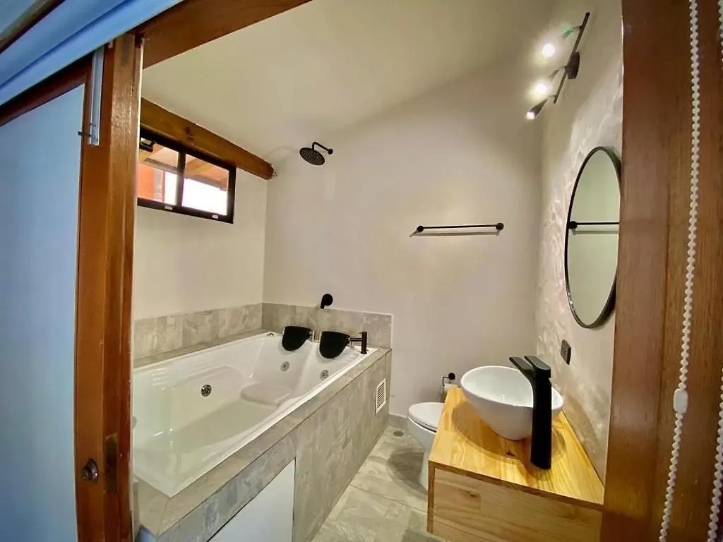 Luxury Villa In Provenza 메딜린 펜션