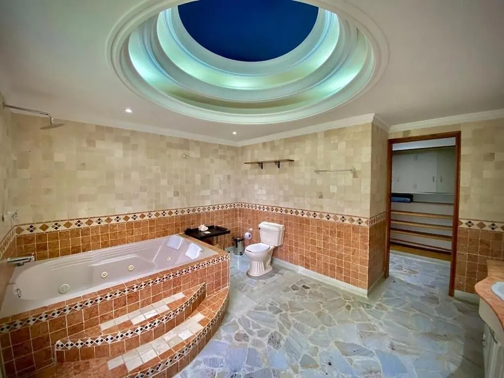 Luxury Villa In Provenza 메딜린