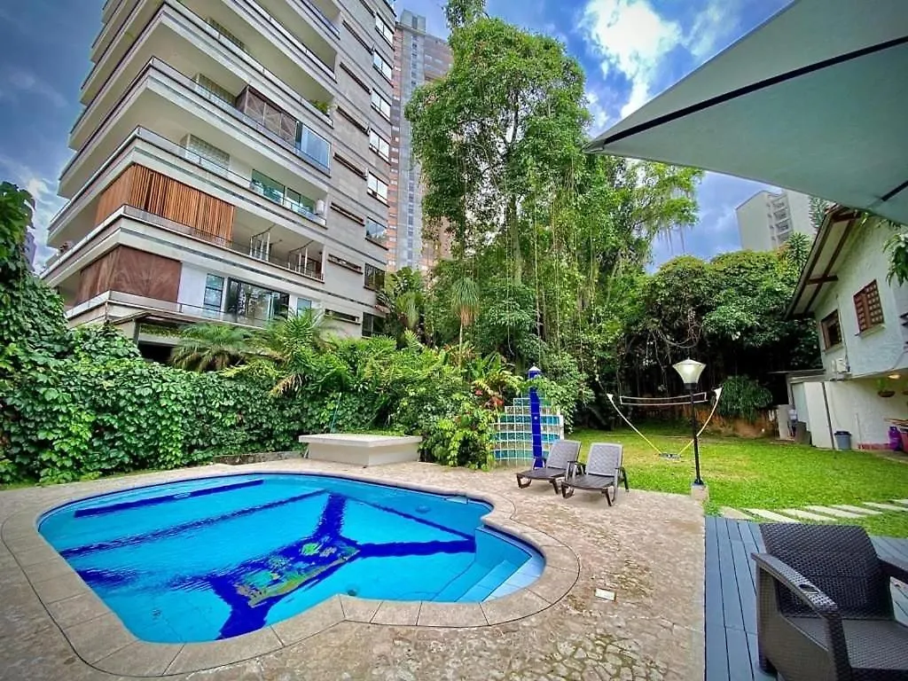 Luxury Villa In Provenza 메딜린 펜션